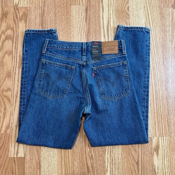 Levi's Wedgie Jean - Picture 3 of 9